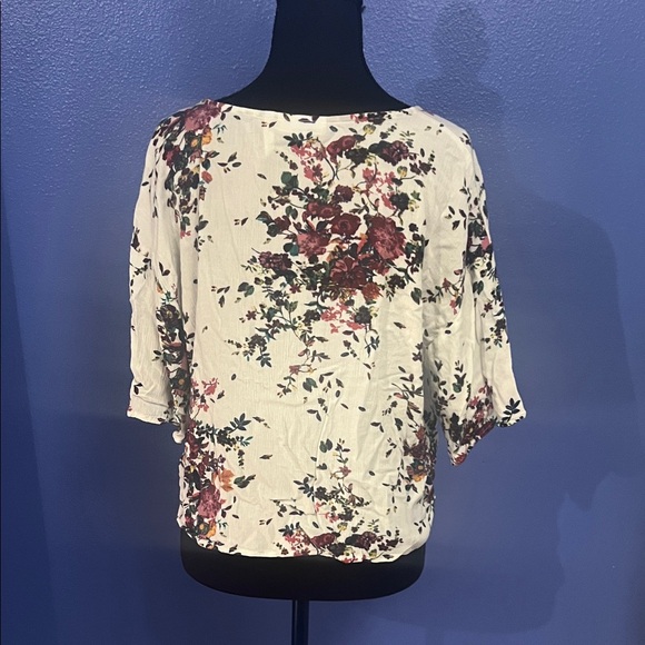 Luq Rhee Tie Front Top - Picture 3 of 5